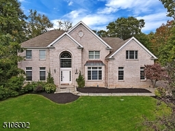 Lovely Hillside setting in Stone Ridge Estates