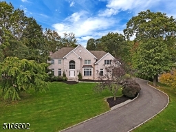 Lovely Hillside setting in Stone Ridge Estates, Sweeping Driveway