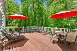Large deck with great flow for entertaining