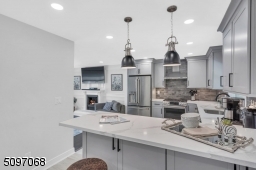 Comfortable Breakfast Bar