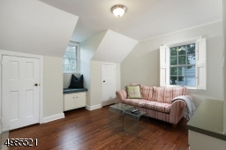 all bedrooms on the 2nd floor & fit queen size beds.