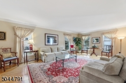 Two entrances, great flow for entertaining!