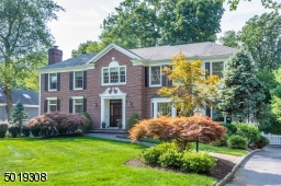 Gorgeous Colonial in the heart of sought after Rolling Hill Neighborhood. Ready to Sell!