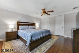 Has 3 large closets