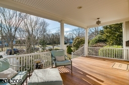 Mahogany Wood & Expansive Views