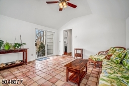 Use room as preferred. Slider to backyard.
