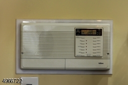 Working intercom works throughtout the house with also a radio.