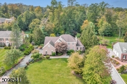 Nestled between 2 cul-de-sacs in an upscale neighborhood in Warren.