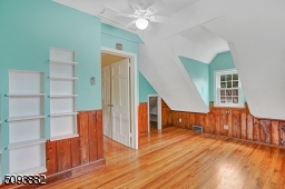Hardwood Floors & Ceiling Fan