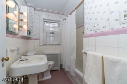 Upstairs hall bath