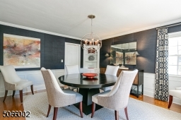 Ideal For Entertaining.