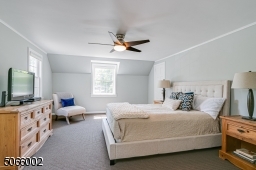 Sunny & Spacious with Walk-in Closet