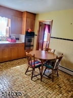 Eat in kitchen