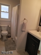 Main bath - 2nd floor