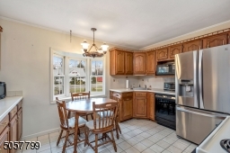 Eat-In Kitchen
