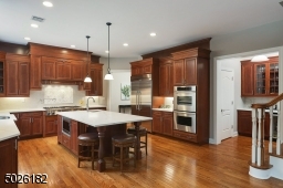 High End Stainless Steel Appliances, Quartz Counters, Large Center Island, Walk-in Pantry, Hardwood Floors