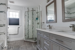 2 nd floor  bath