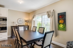 The eat-in dining area allows for seamless indoor / outdoor entertaining via direct access to the private paver patio.