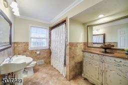 Full hall bath with shower-tub combo