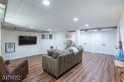 3 double closets for storage