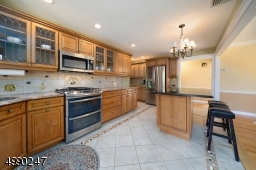 Note the butler's pantry!