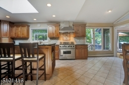 Beautiful upgraded SS appliances.