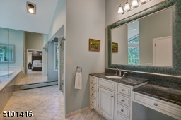 The design of this bathroom was well thought out!