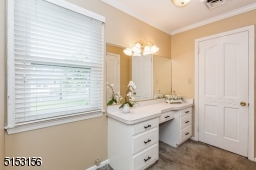 2 Walk In Closet