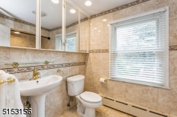 Neutral bathroom.
