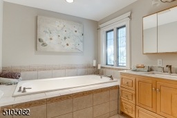 Jetted Tub & Recessed lighting