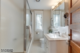 Glass enclosed tub/shower