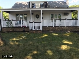 Near schools, shopping & transportation!