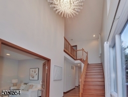 Two level entry foyer