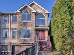 High ceiling, wide duplex with 2 build in garages.