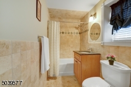 En-suite bath off BR#4 / private office