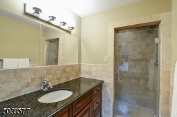 Master en-suite Bathroom