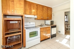 "Summer Kitchen: on the Ground Floor Access to BAckyard