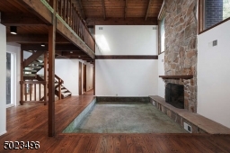 Soaring ceilings, natural sunlight & an open floor plan.