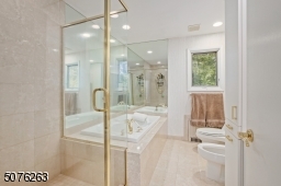 Main hallway bath on the 2nd floor.