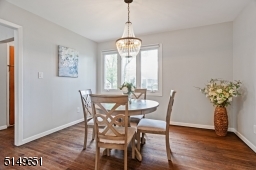 Light and bright, can accommodate an even larger table