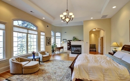 Elegant and Luxurious room with Lake view, Daily destination to relax and unwind!!