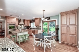 Custom Kitchen, hardwood floors, granite counter top