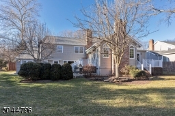 2 Decks with retractable awning, patio & Grill included