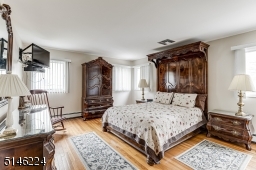 Full Bathroom and Walk in Closet