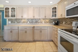 Underlighting and Backsplash