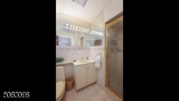 Sweet & complete with stall shower