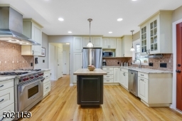 Calling all chefs! Whether you're a novice or have a passion for cooking, this kitchen will serve you well as you create culinary delights.