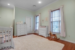 Large second bedroom also w/en-suite bath