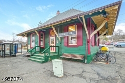 A Commuter's Dream - Murray Hill Train Station just one block away!