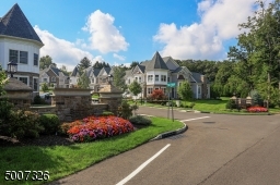 Welcome to this beautiful upscale townhouse community.  Conveniently located within minutes of downtown Warren.